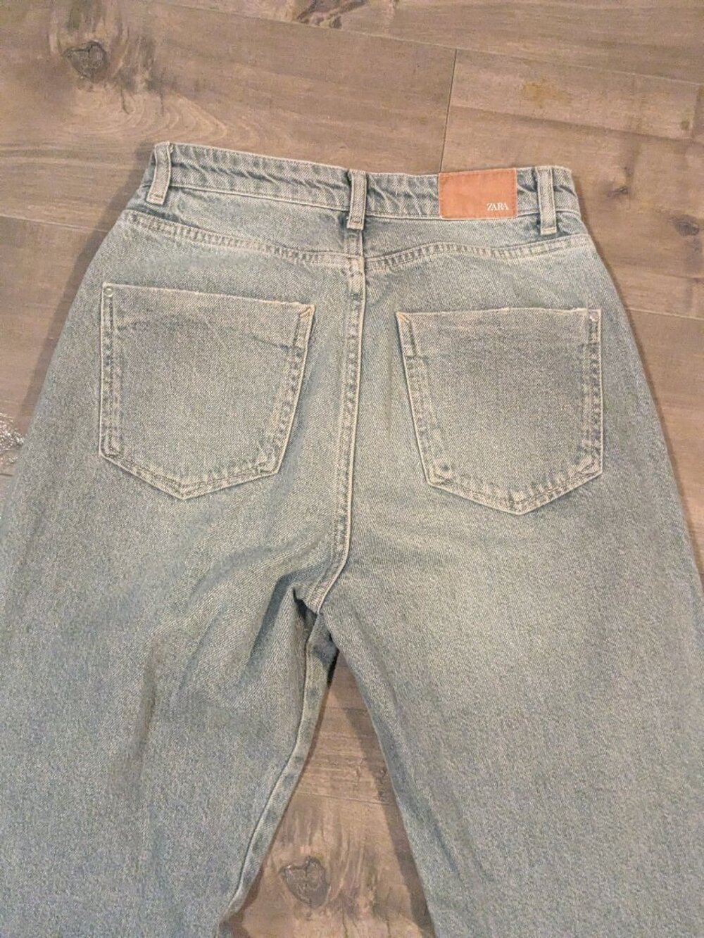 Zara High Rise Wideleg Jeans with Rip - Picture 2 of 16